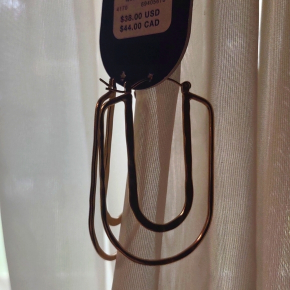 NWT Anthropology oval hoop style gold color earrings - Picture 3 of 5